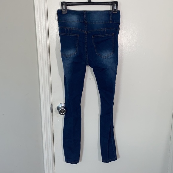 Between Us Ripped Jeans - Picture 2 of 5